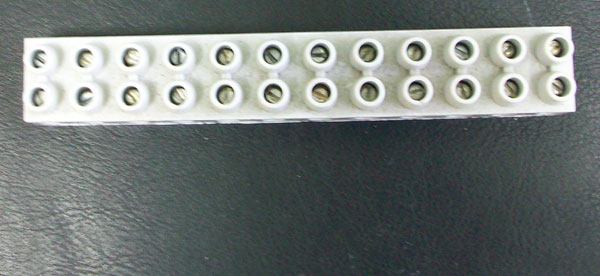 лустра клема 4.0мм?  Бакелит 17