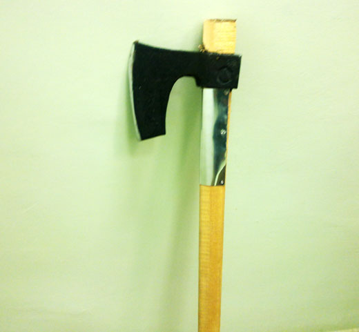 Брадва с дръжка  2кг. БГ