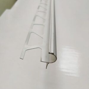 АЛУМ. ЛАЙСНА ЗА СТЪПАЛО -СРЕБРО 2,7м 1/40